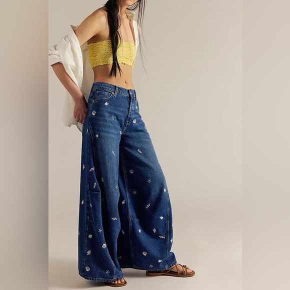 Free People Denim - We The Free by Free People Westward Embroidered Barrel Under The Sea Jeans sz 33